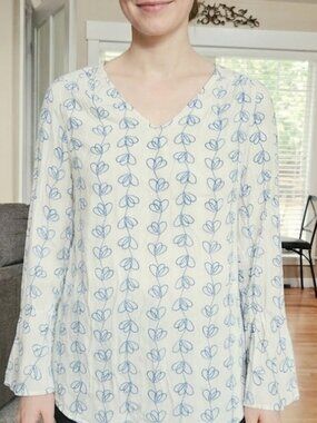 Boden sz 2 heart print off white / blue blouse with flared sleeves
